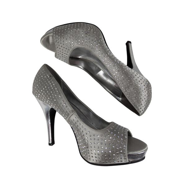 NWOT-1 SHOW! RAMPAGE! "GIMME" SILVER SATIN & MICROSTUDS, PEEP TOE HEELS! SZ 8.5M - Picture 6 of 10
